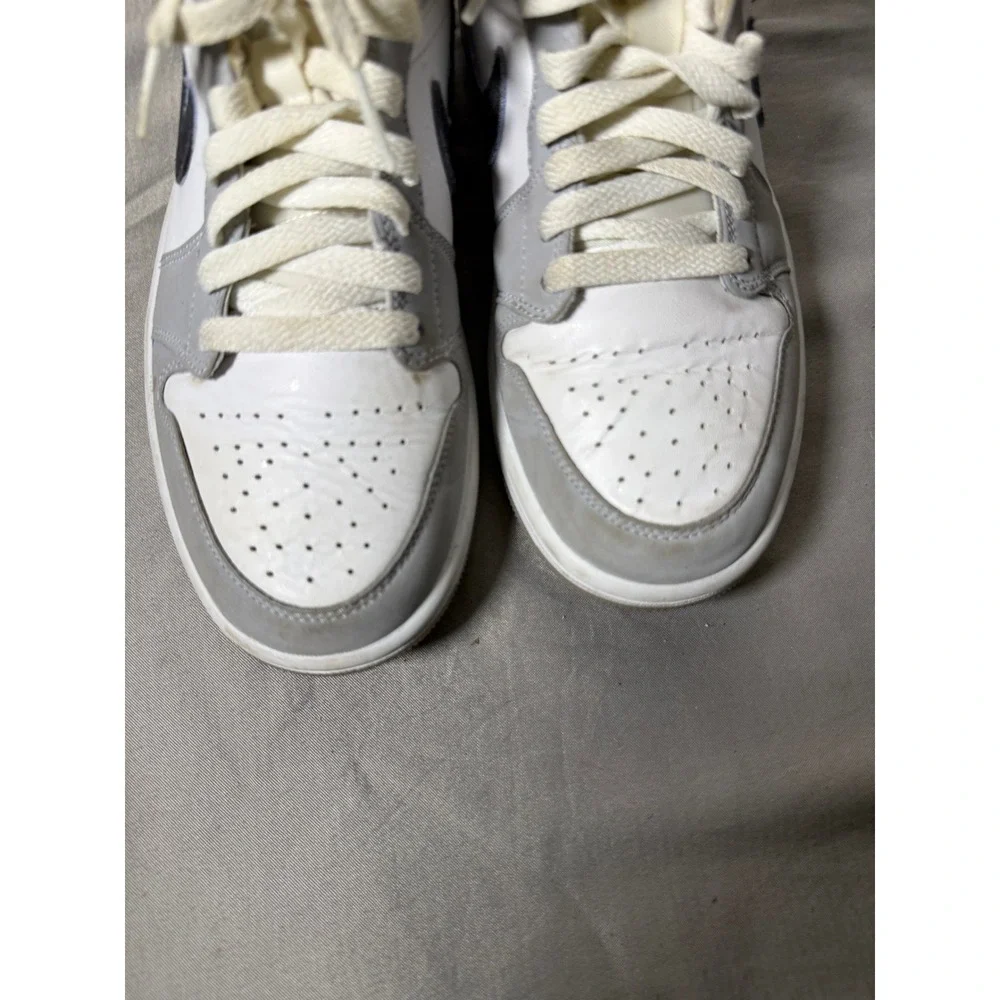 Nike Air Jordan 1 Mid Womens Size 7 Grey White Black Gum Sole Sneaker BQ6472-007